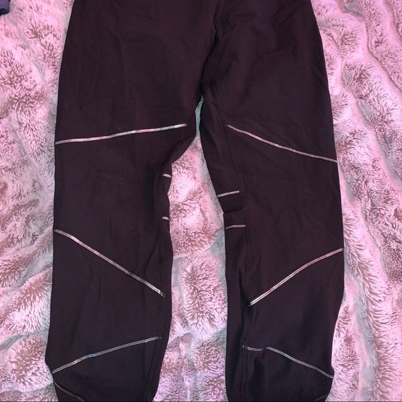 Lululemon legging 💕💕 - Picture 4 of 7